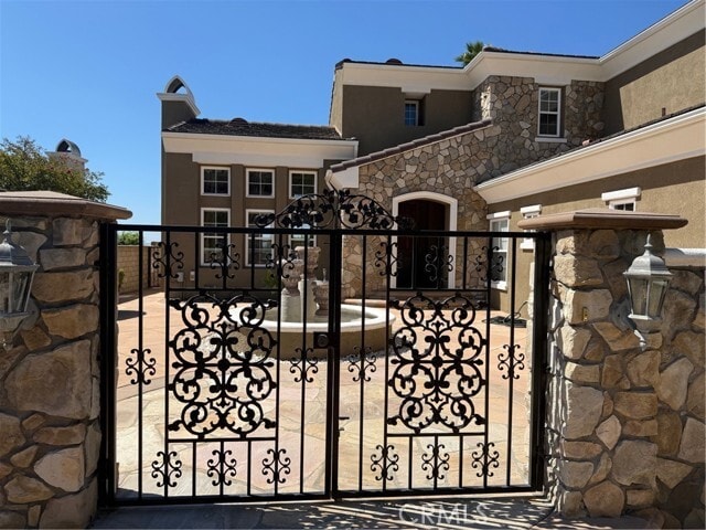 Building Photo - 2540 N San Miguel Dr