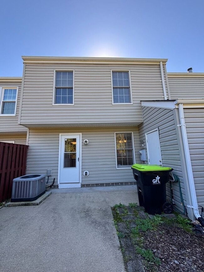 Building Photo - 119 Sterling Ct