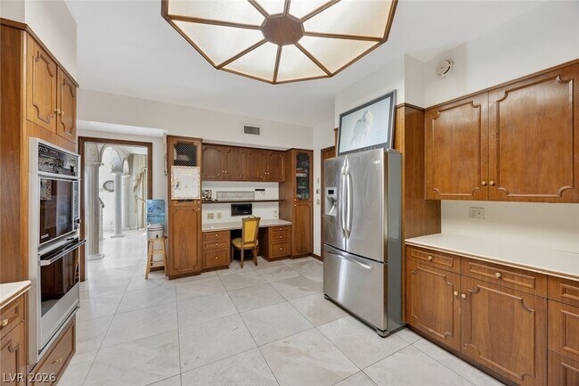 Building Photo - 2834 Queens Courtyard Dr