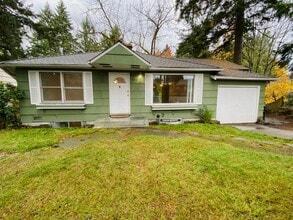 Building Photo - Wonderful 2-bed, 2-bath home in North Seattle