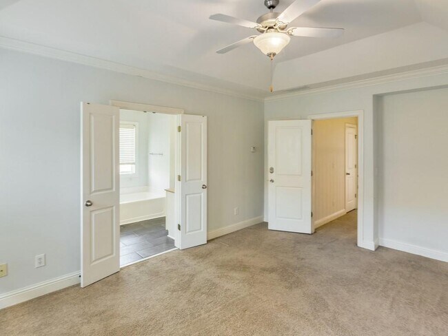 Building Photo - 3214 Greenwood Oak Dr