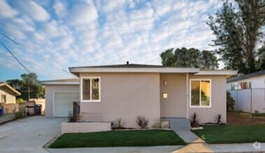 Building Photo - PARADISE HLLS BEST KEPT SECRET !!!3 BEDROO...