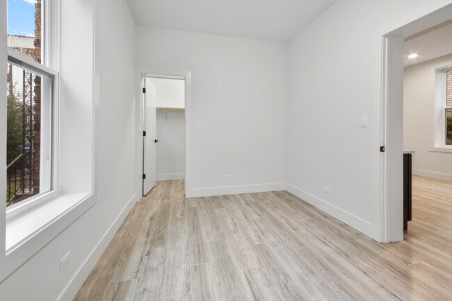 Building Photo - 1921 W Summerdale Ave