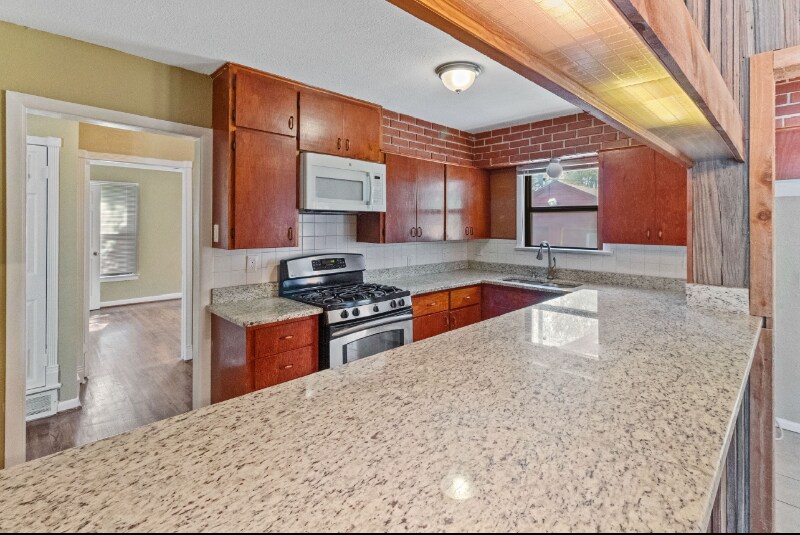 Building Photo - 10911 Visalia Dr