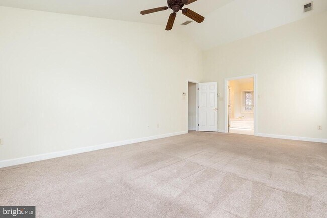 Building Photo - 14209 Floral Park Dr