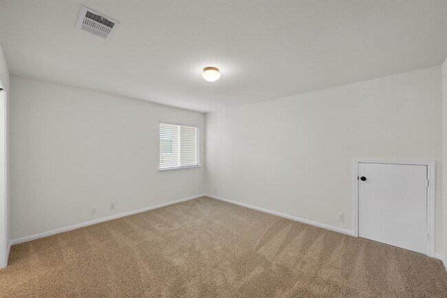 Building Photo - 608 Royal Burgess Dr