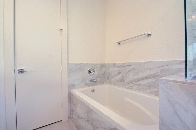 Building Photo - 4811 Martin Oaks Ln