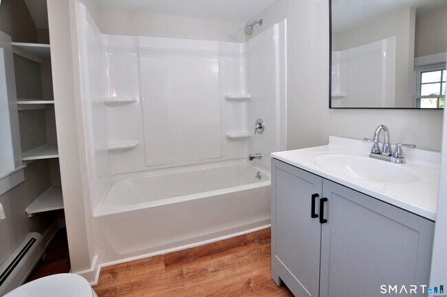 Building Photo - 59 Bridge St