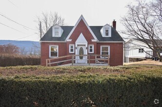 Building Photo - Two Bedroom Home with Yard & Detached Garage!