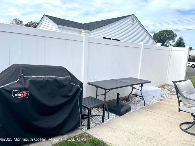 Building Photo - 1414 Treeneedle Rd