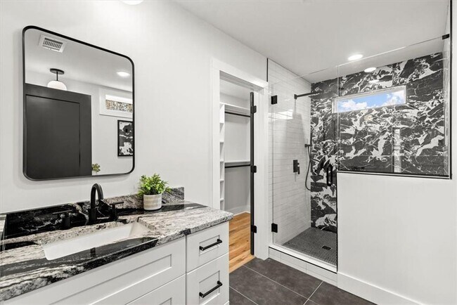 Building Photo - 1552 N Ellington St SE