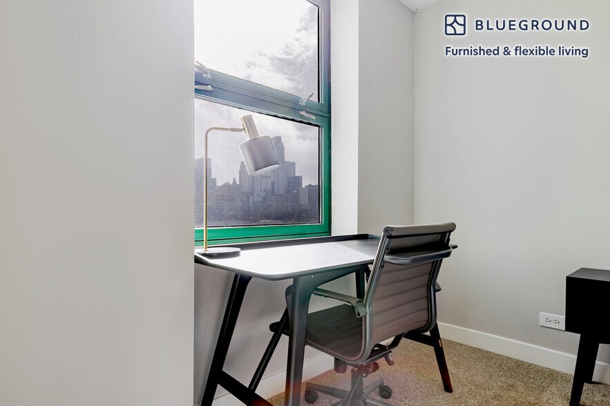 Building Photo - 77 W Huron St