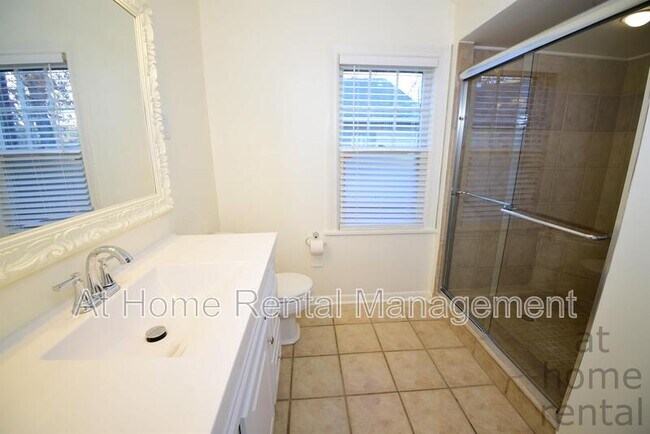 Building Photo - 1740 S Yorktown Ave