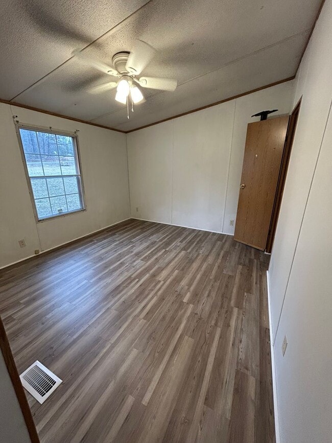 Building Photo - Coming Soon! 3 Bed 2 Bath Peaceful Country Home