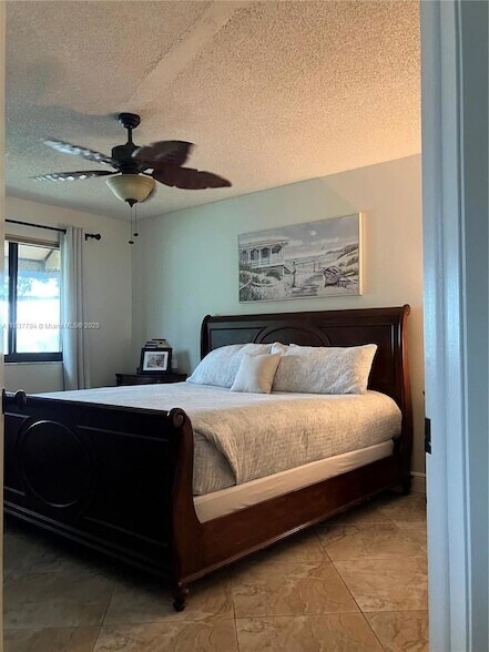 Building Photo - 15405 Miami Lakeway N