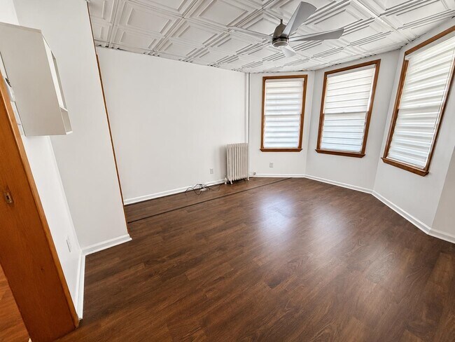 Building Photo - 88 W 26th St
