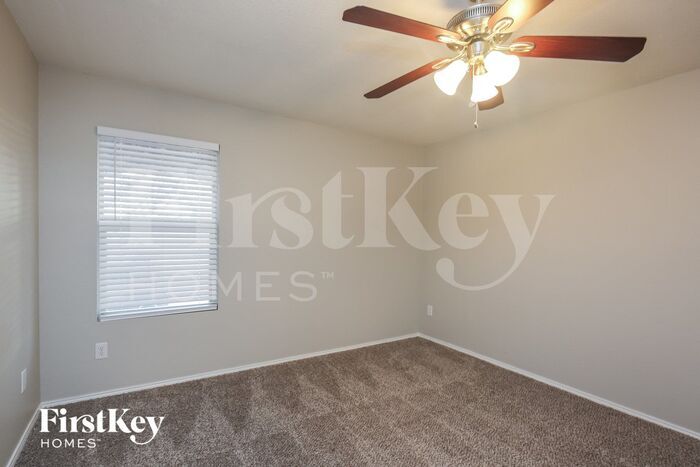 Building Photo - 5505 Camarillo Dr