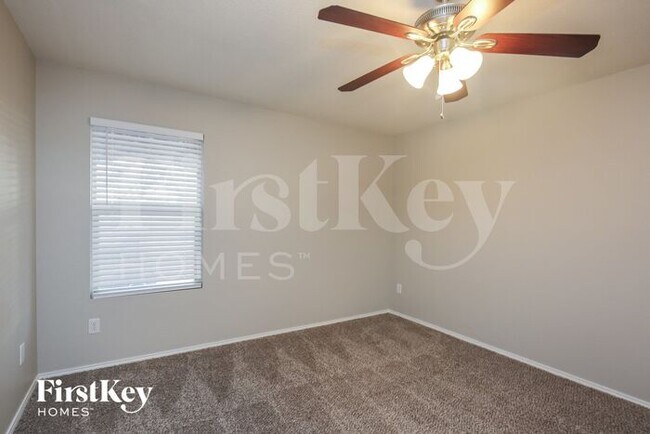 Building Photo - 5505 Camarillo Dr