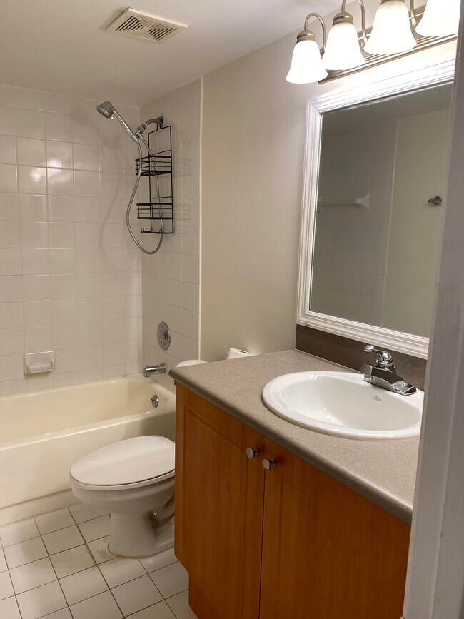 Building Photo - 820 Lavers Cir