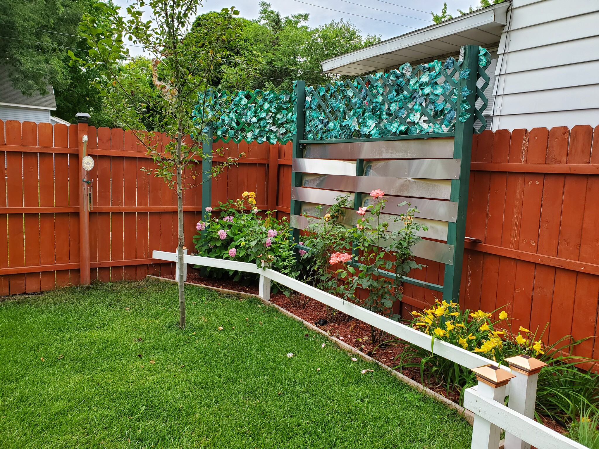 Beautiful flower beds throughout and new grass makes this a paradise - 1211 Pine St