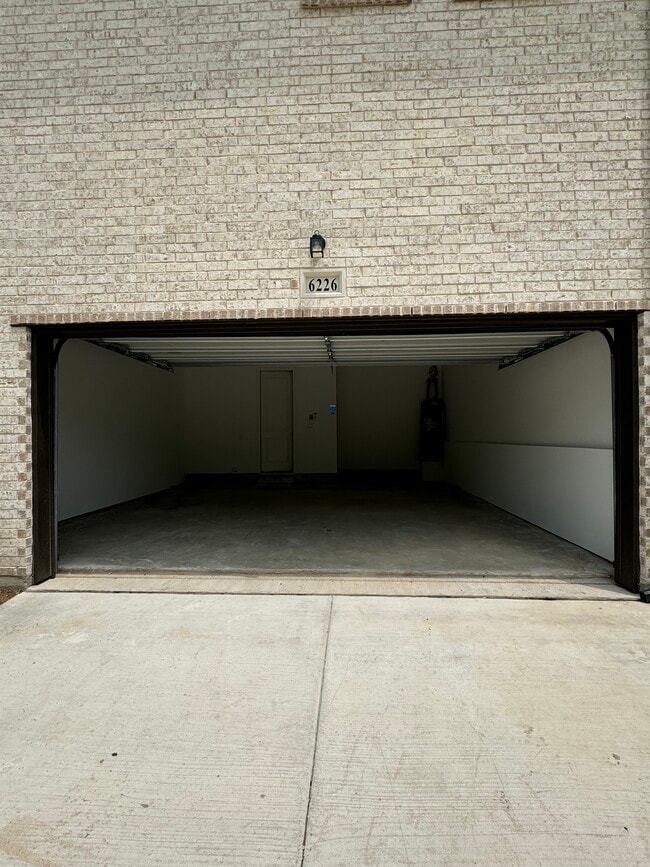 Building Photo - 6226 Baritone Ct