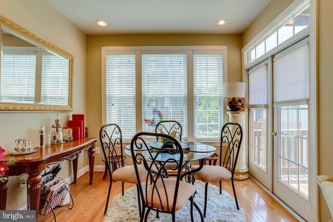 Building Photo - 47571 Royal Burnham Terrace