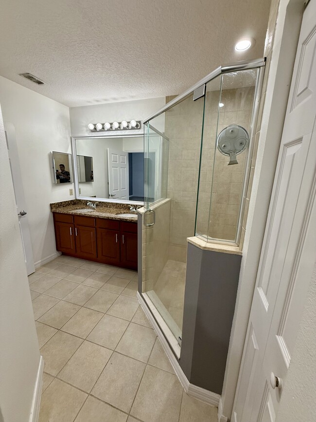 Master En-suite - 3712 Avalon Park E Blvd