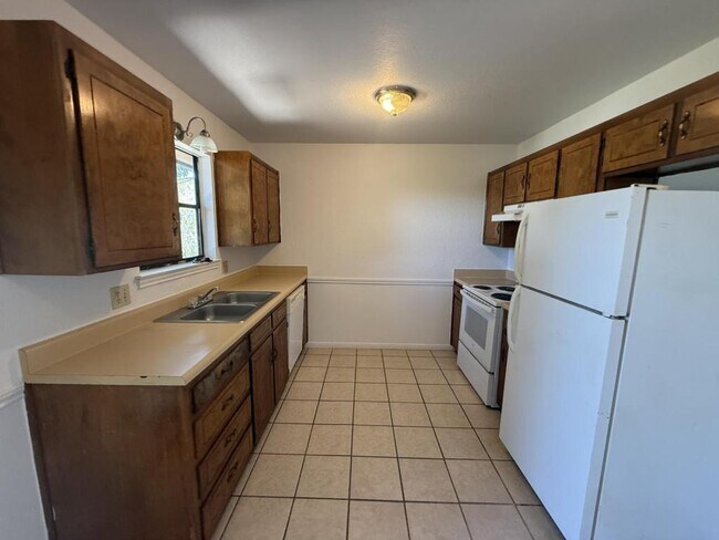 Building Photo - 205 Jason Dr