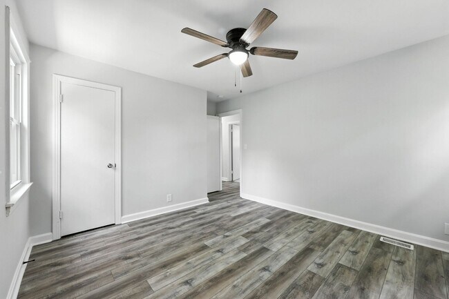 Building Photo - 3 Bedroom Pet Friendly Home For Rent Near Downtown Clarksville