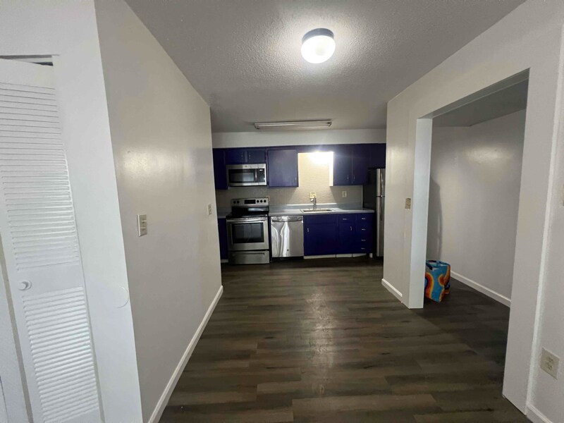 Building Photo - 402 Skyview Dr