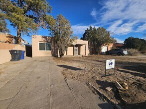 Building Photo - 1216 Columbia Dr NE