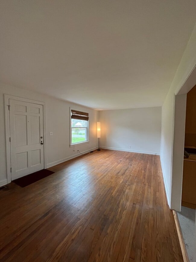 Building Photo - Renovated 2 Bedroom/ 1 Bath Duplex minutes to 12th South, Lipscomb, Belmont and Vandy