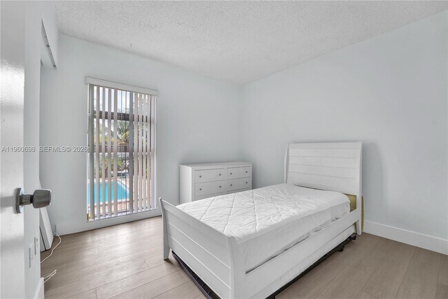 Building Photo - 8775 Park Blvd