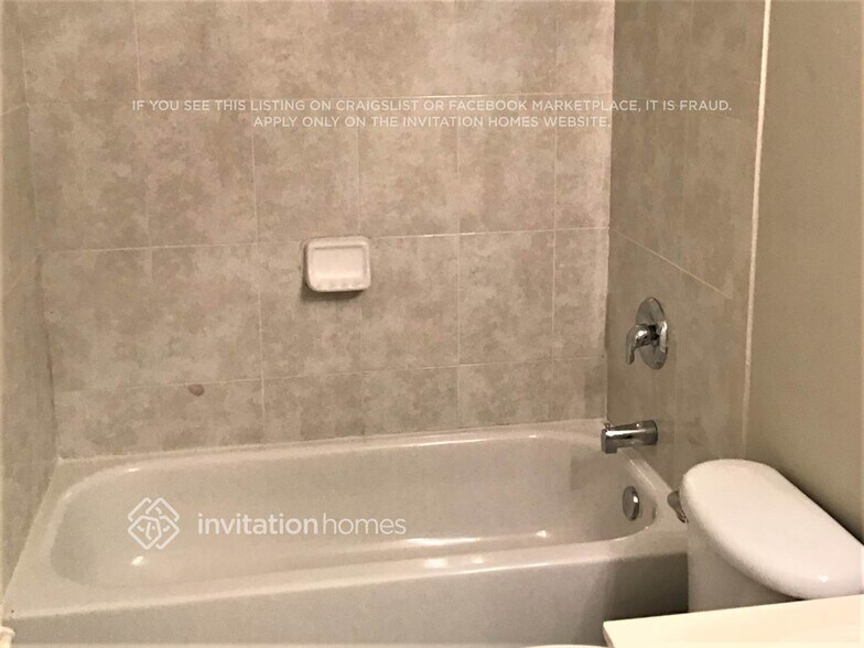 Building Photo - 8910 SW 220th Ln