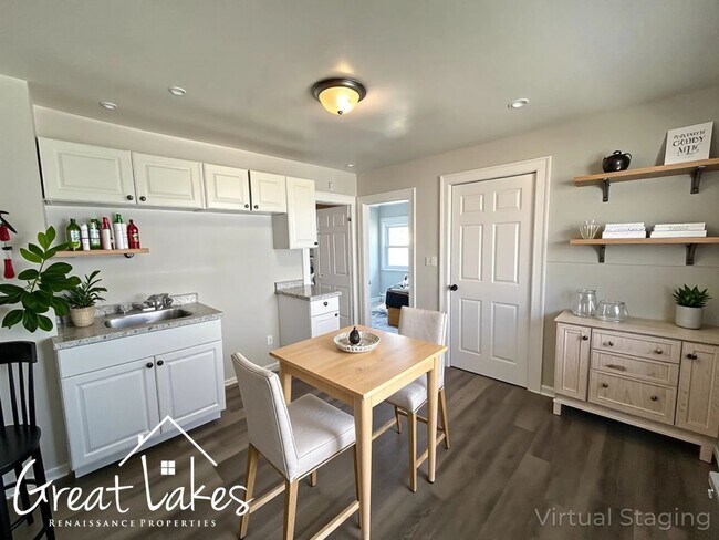 Building Photo - Charming 2 Bedroom 1 Bathroom now availabl...