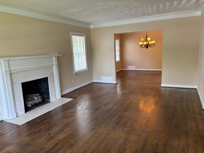 Building Photo - 1531 Iris Dr