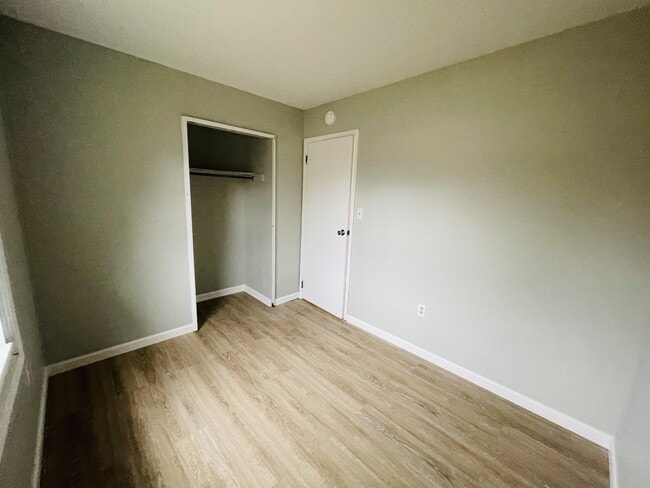 Building Photo - 1024 Plainview Dr