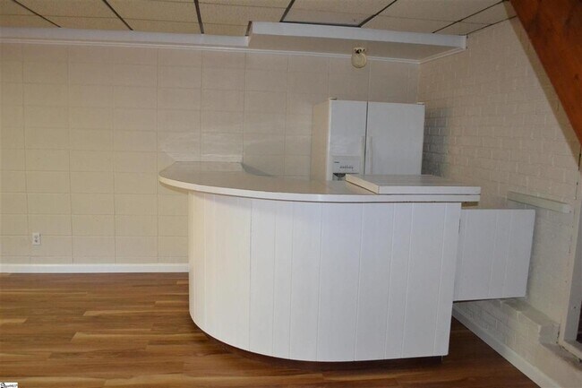 Building Photo - 40 Lanneau Dr