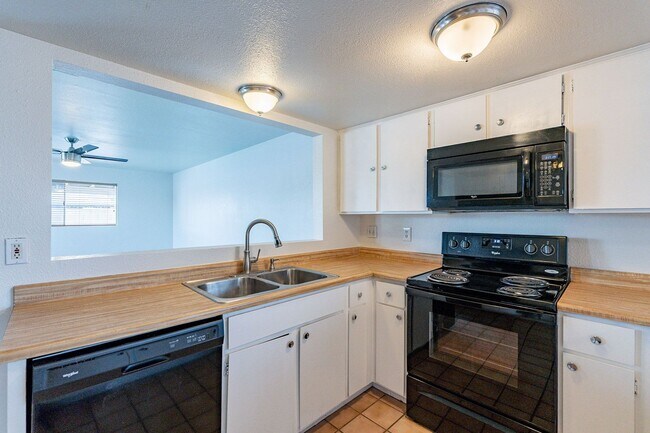 Building Photo - 4501 W Cinnabar Ave