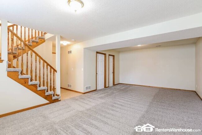 Building Photo - 3 Bed 2.5 Bath In Raymore!  Available 7/1!