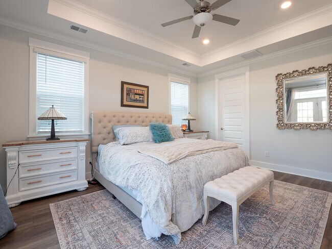 MBR easily fits a King bed - 3498 Habenaria Rd