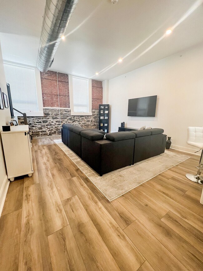 Building Photo - 304 Bird Ave