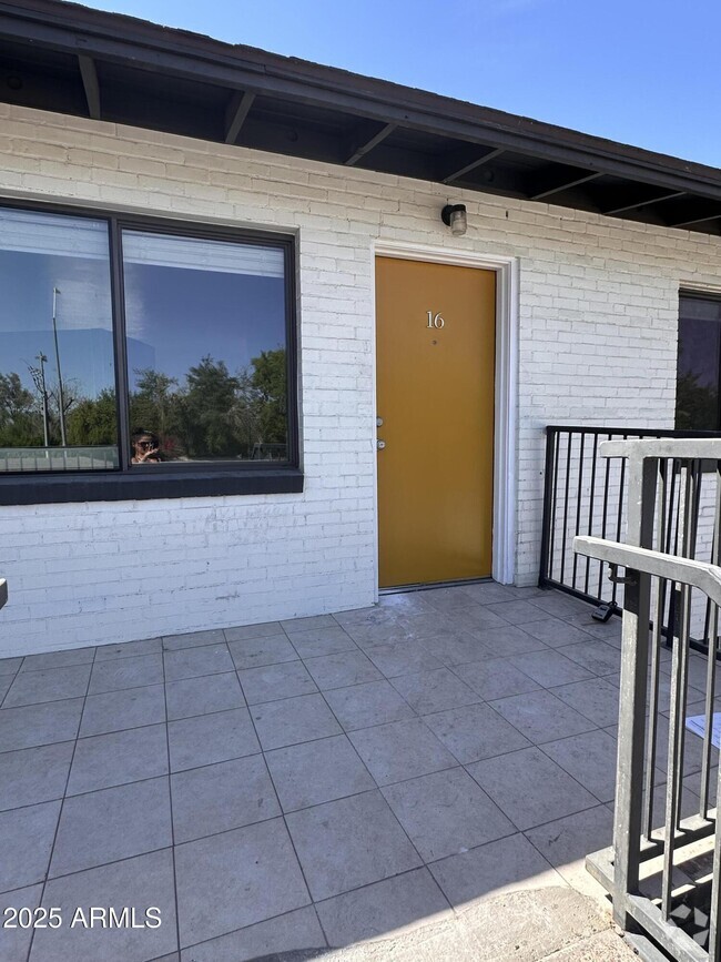 Building Photo - 1225 E Thomas Rd