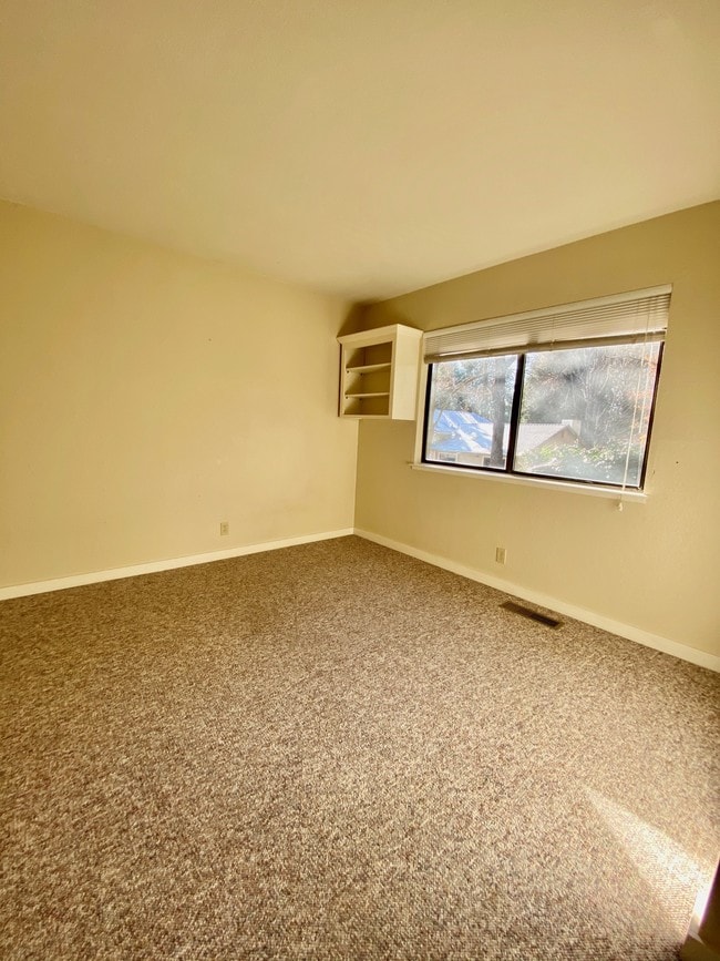 Building Photo - 526 Penstock Dr