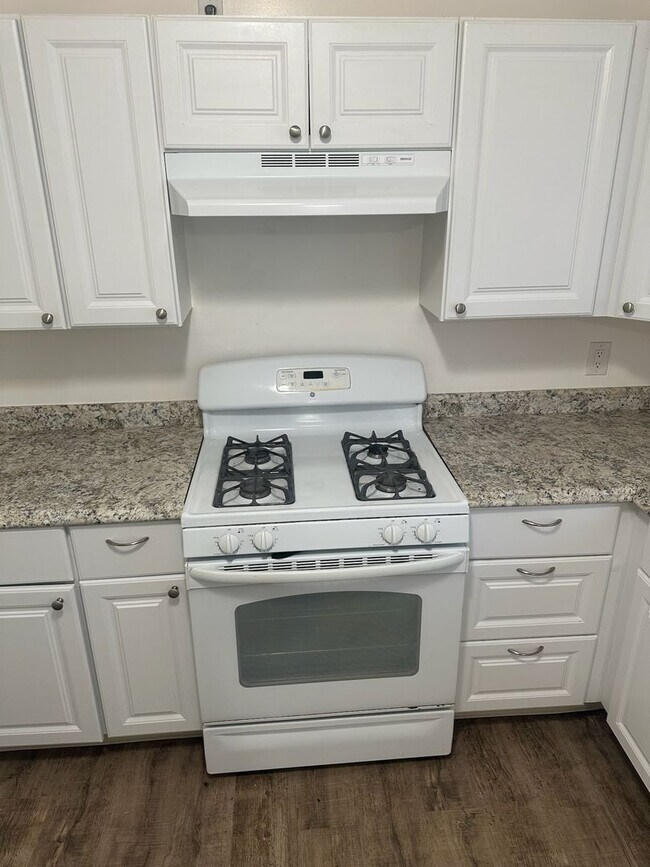 Building Photo - 17502 Rd 64