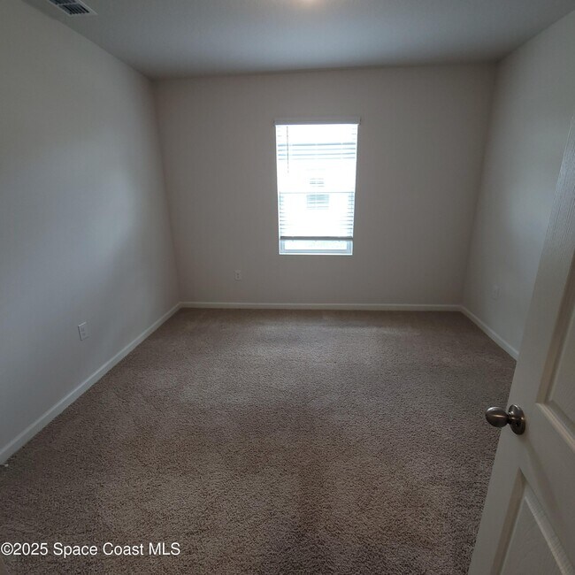 Building Photo - 583 Mimosa St SW