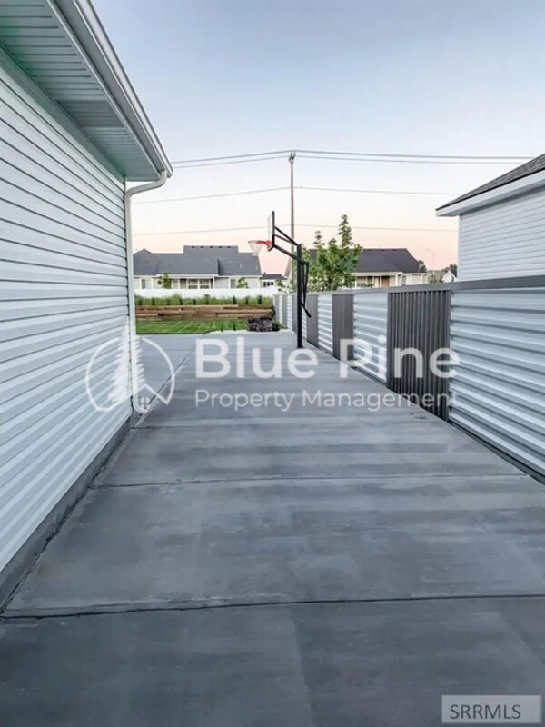 Building Photo - 6389 Maggie Dr