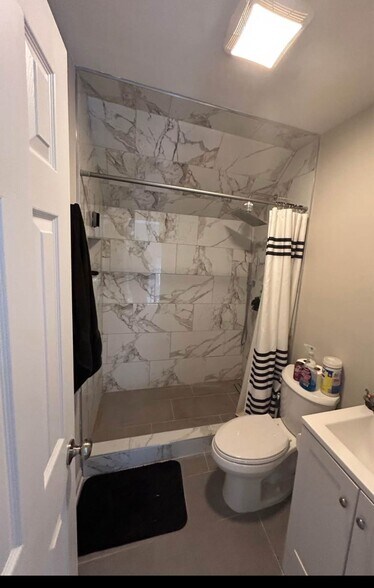 Shared Bathroom - 4859 Post Oak Tritt Rd NE