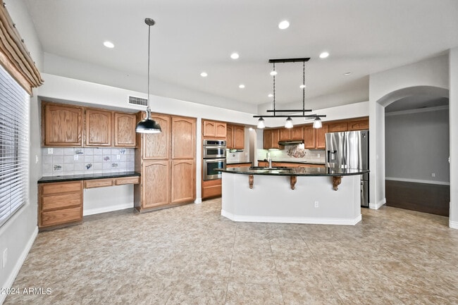 Building Photo - 6520 W Robin Ln