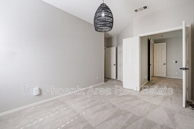 Building Photo - 2823 E Tulsa St